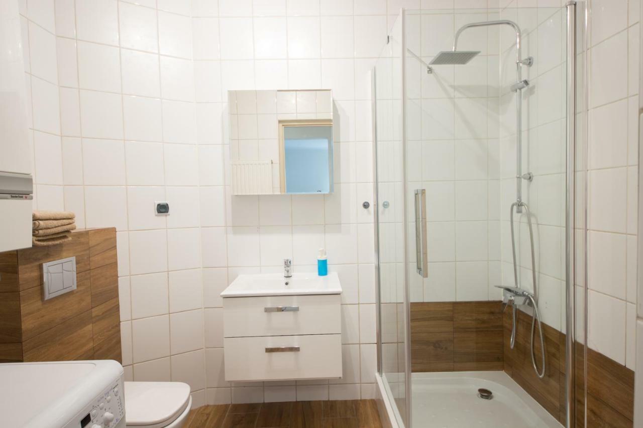 Apartament Zebcowska オストルフ・ビエルコポルスキ エクステリア 写真
